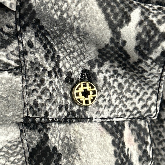 Jaclyn Smith Women’s Medium Animal Print Button Blouse Long Sleeve Altered - Picture 4 of 13